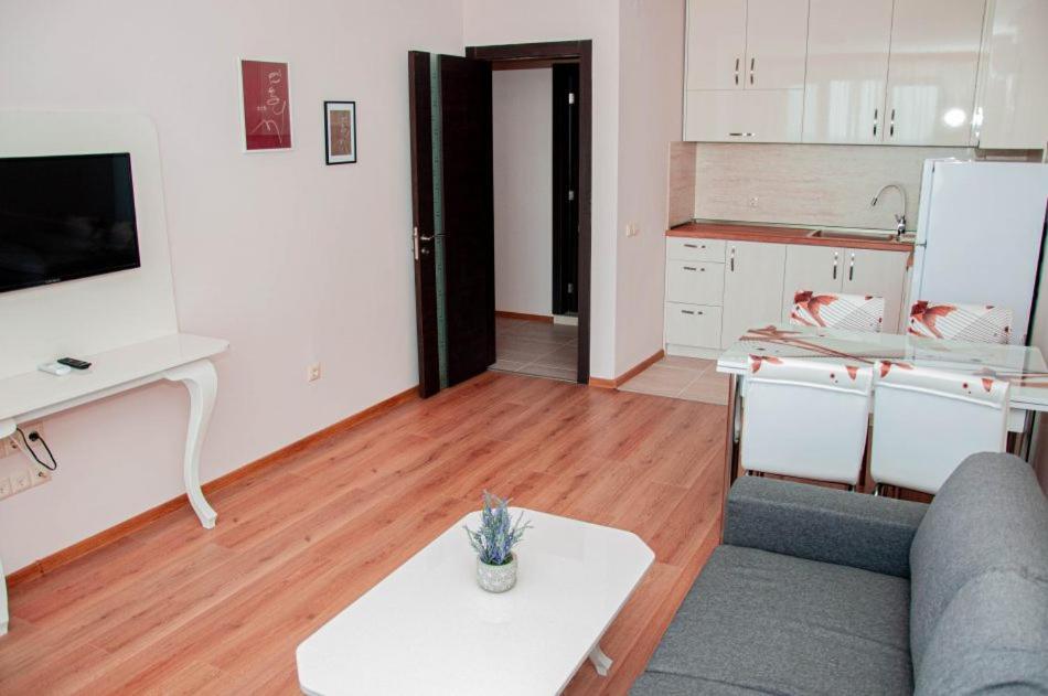 Kristin Palace Obzor Dış mekan fotoğraf